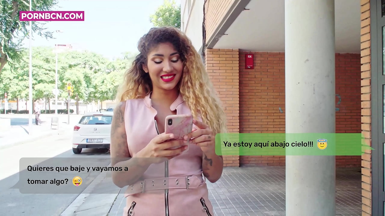 Mkazi wosakhulupirika watsala pang'ono kusokoneza wokondedwa wake wamng'ono pamene mwamuna wake akugwira ntchito. Latina ndi mawere ndi matako wamkulu. Venus Aphrodite.